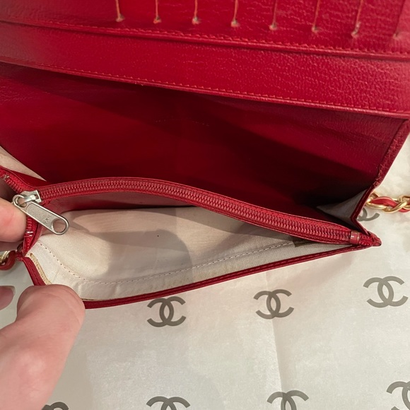 🌺$851 OFF RETAIL $175🌺AUTHENTIC CHANEL VINTAGE WALLET ON A CHAIN🌺 - Picture 9 of 15
